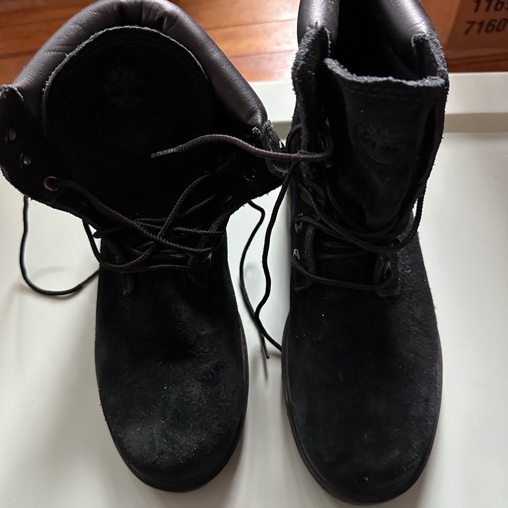 Timberland Black Women’s Suede Lace-Up Boots